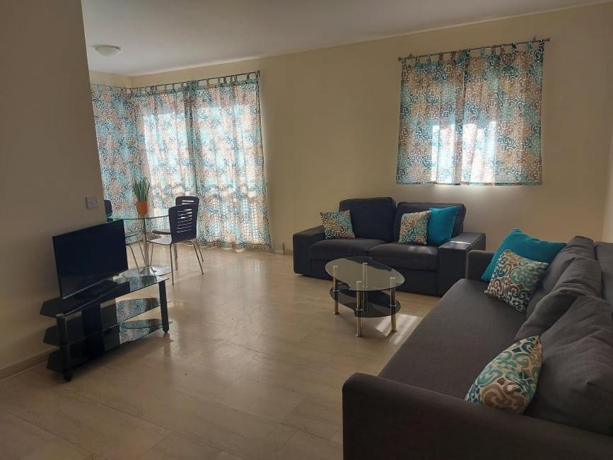 Central One Bed Apartment, Sleeps 4 With Roof Top Pool. غيبرالتار المظهر الخارجي الصورة